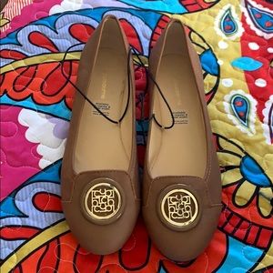 Liz Claiborne chestnut flat size 7.5